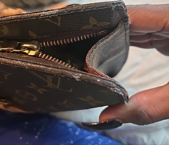 Vintage Louis Vuitton Monogram Canvas Duffel Bag. Comes With COA - Picture 7 of 13